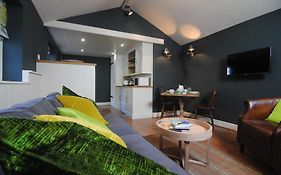 Courtyard Cottages Lymington, 2 Adults Only
